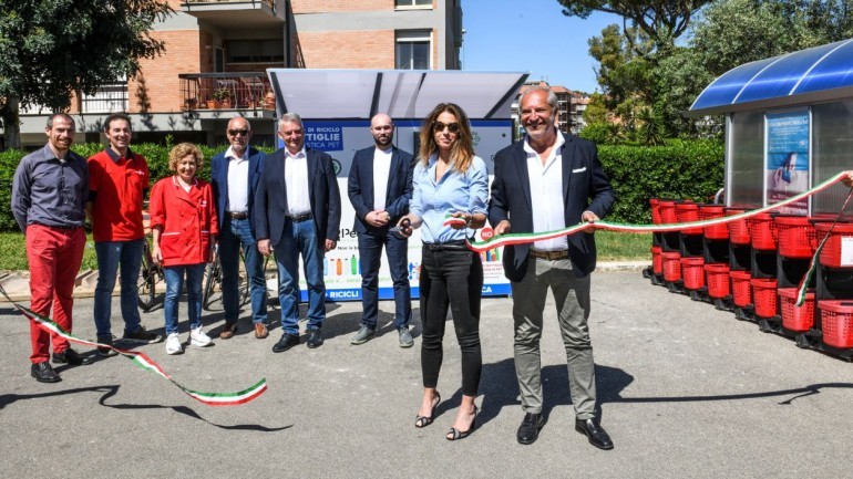 Ecocompattatore: riciclare le bottiglie di plastica